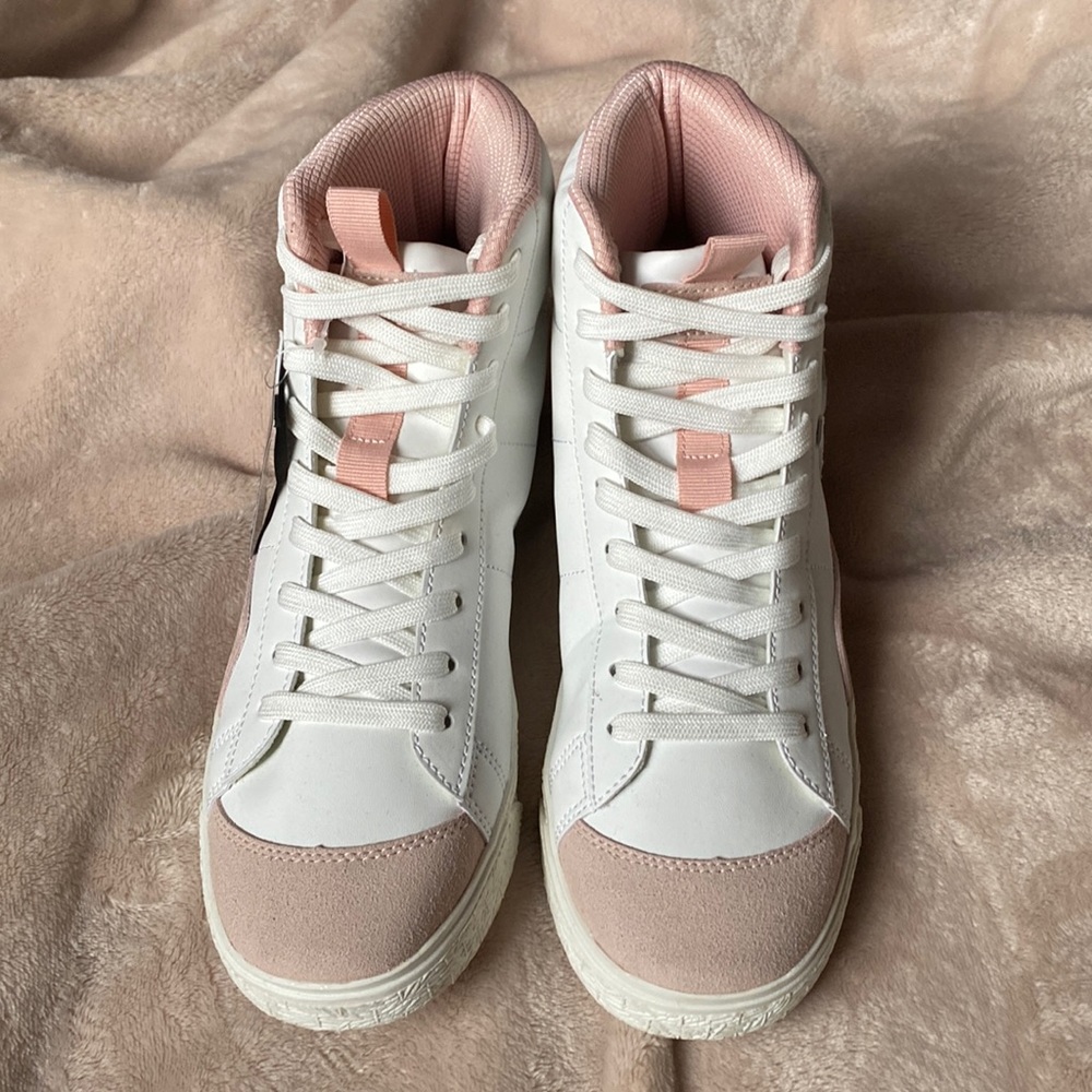 Hurley Hi-top Hillary Sneakers (women’s size 7.5)